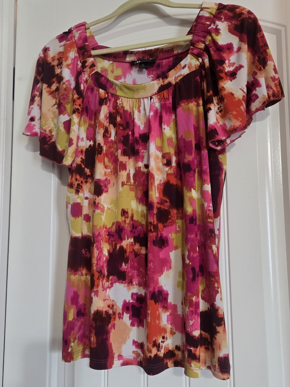 AB Studio Multicolor Short Sleeve Scoop Neck Top in Pink & Yellow